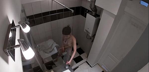  HIDDEN CAM - Spying my sister in the shower